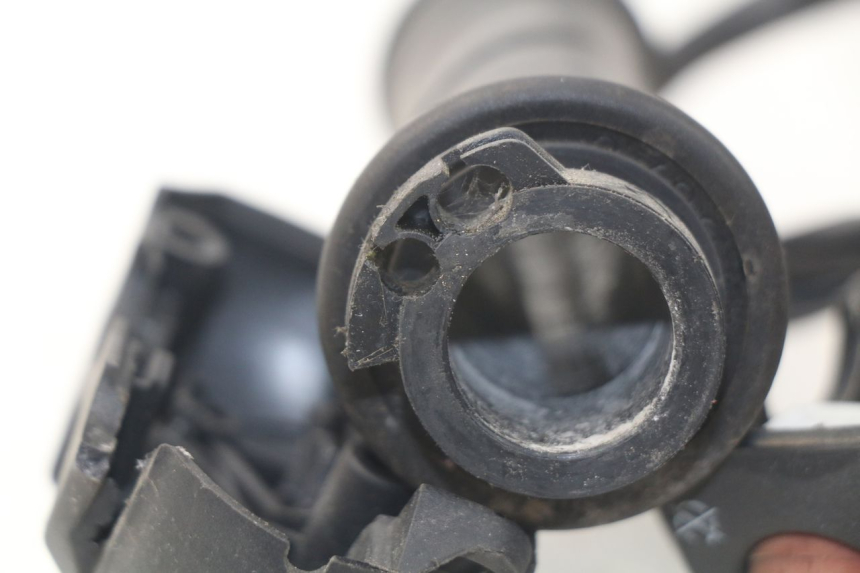 photo de PRZEŁĄCZNIK PRAWY PEUGEOT SATELIS 300 (2012 - 2015) - Szczegół części