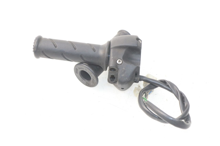 photo de PRZEŁĄCZNIK PRAWY PEUGEOT SATELIS 300 (2012 - 2015) - Zbliżenie techniczne