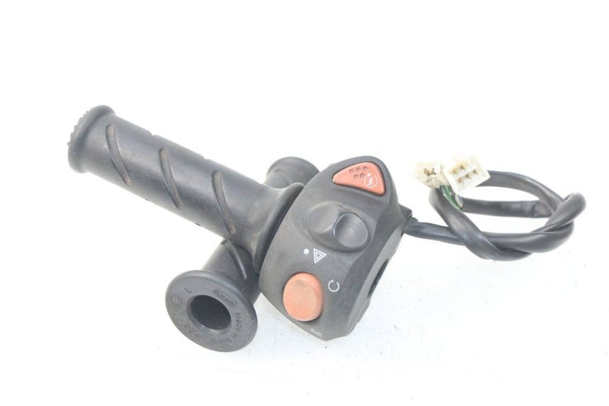 photo de PRZEŁĄCZNIK PRAWY PEUGEOT SATELIS 300 (2012 - 2015) - Widok ogólny