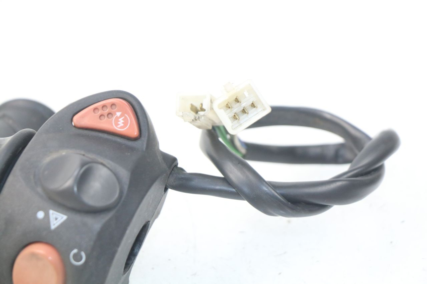 photo de PRZEŁĄCZNIK PRAWY PEUGEOT SATELIS 300 (2012 - 2015) - Punkty mocowania