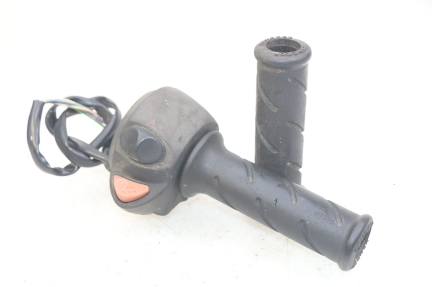 photo de PRZEŁĄCZNIK PRAWY PEUGEOT SATELIS 125 (2010 - 2012) - Widok główny