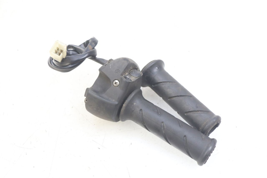 photo de PRZEŁĄCZNIK PRAWY PEUGEOT SATELIS 125 (2010 - 2012) - Inny kąt widzenia