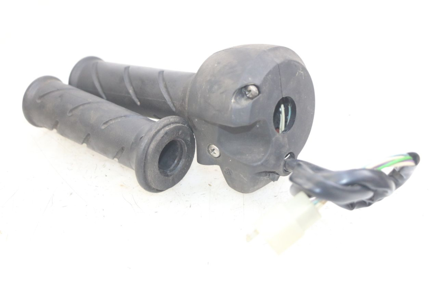 photo de PRZEŁĄCZNIK PRAWY PEUGEOT SATELIS 125 (2010 - 2012) - Widok ogólny