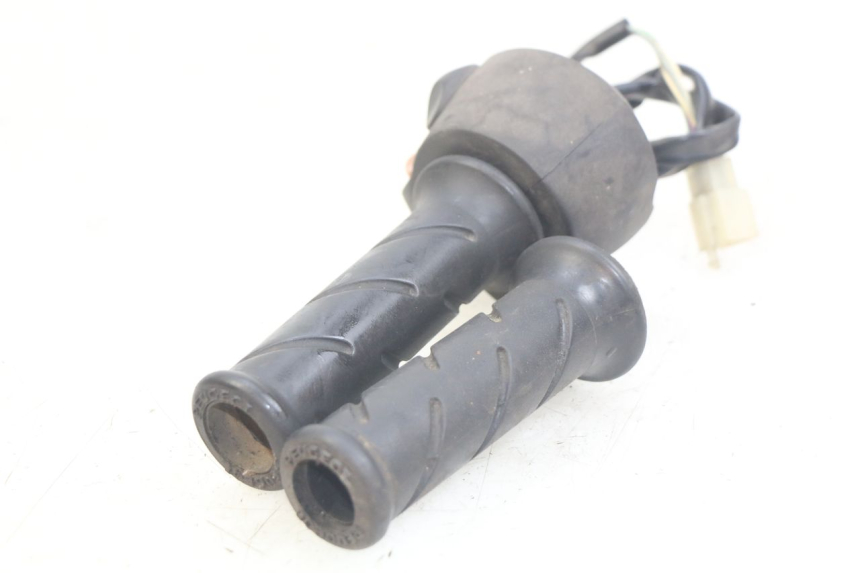 photo de PRZEŁĄCZNIK PRAWY PEUGEOT SATELIS 125 (2010 - 2012) - Punkty mocowania