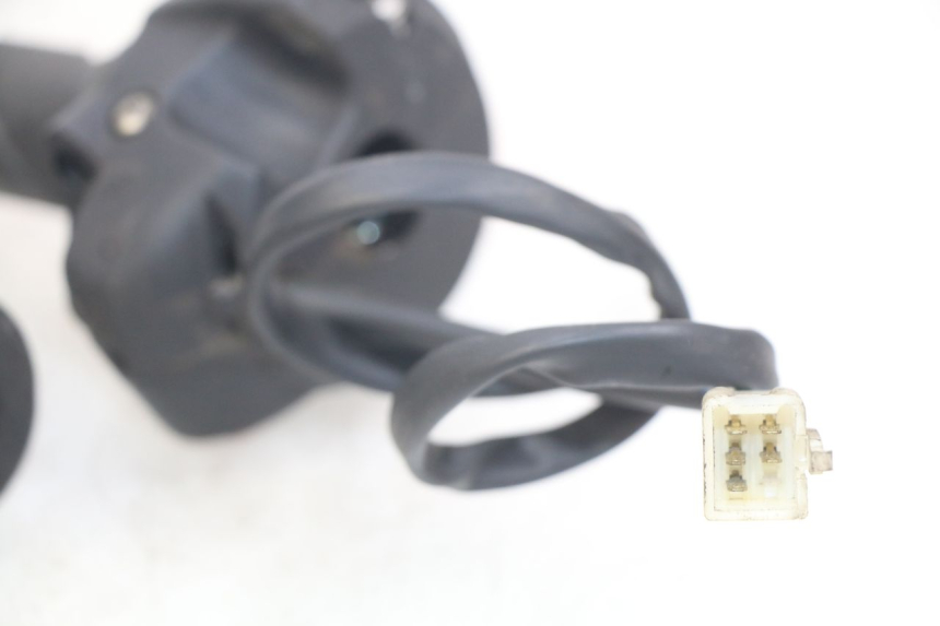 photo de PRZEŁĄCZNIK PRAWY PEUGEOT SATELIS 125 (2010 - 2012) - Inny kąt widzenia