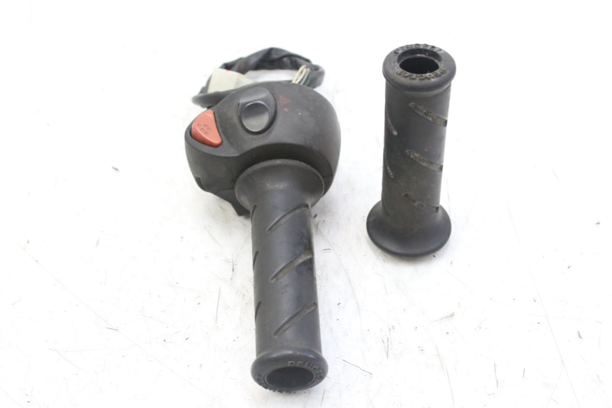 photo de PRZEŁĄCZNIK PRAWY PEUGEOT SATELIS 125 (2010 - 2012) - Zoom stanu zużycia