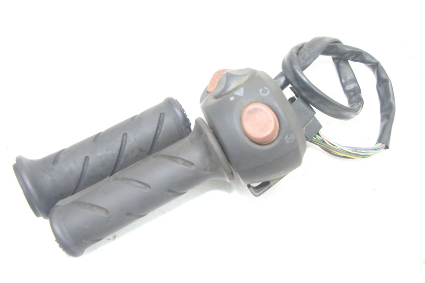 photo de PRZEŁĄCZNIK PRAWY PEUGEOT SATELIS 125 (2013 - 2018) - Inny kąt widzenia