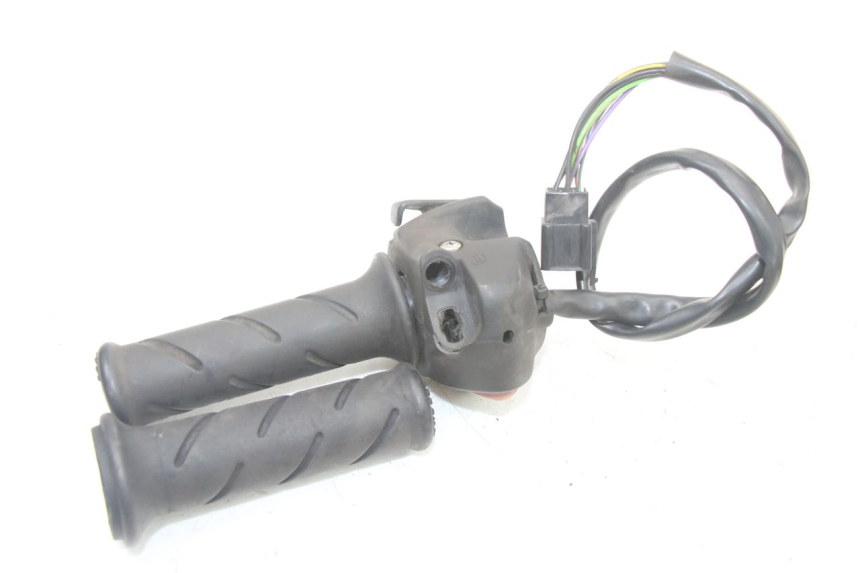 photo de PRZEŁĄCZNIK PRAWY PEUGEOT SATELIS 125 (2013 - 2018) - Zbliżenie techniczne