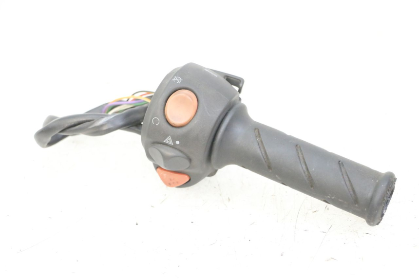 photo de PRZEŁĄCZNIK PRAWY PEUGEOT SATELIS 125 (2013 - 2018) - Widok główny