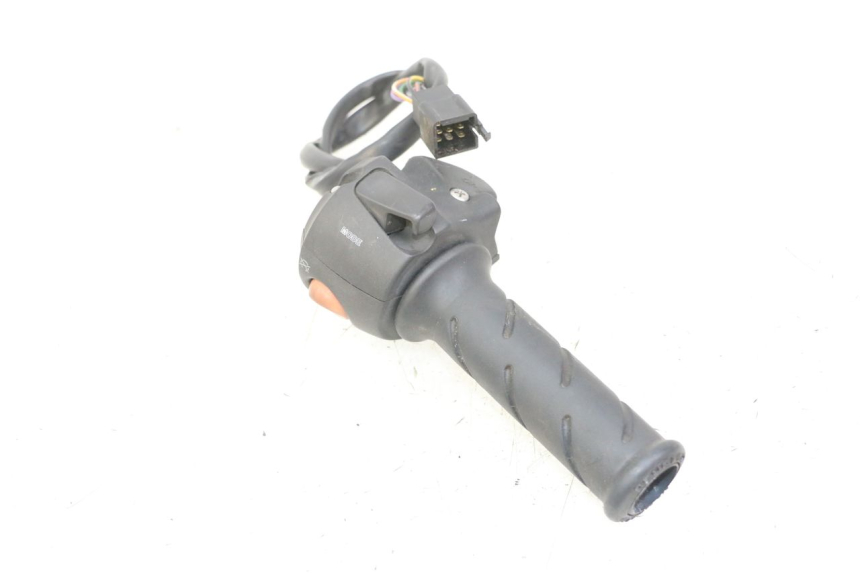 photo de PRZEŁĄCZNIK PRAWY PEUGEOT SATELIS 125 (2013 - 2018) - Szczegół części