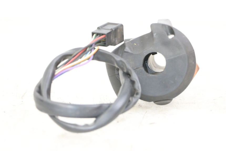 photo de PRZEŁĄCZNIK PRAWY PEUGEOT SATELIS 125 (2013 - 2018) - Zoom stanu zużycia