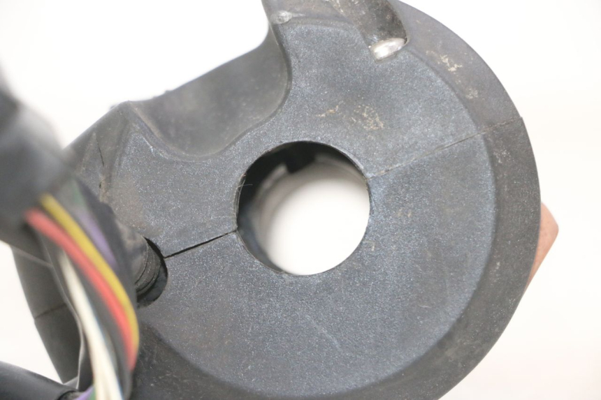 photo de PRZEŁĄCZNIK PRAWY PEUGEOT SATELIS 125 (2013 - 2018) - Zoom stanu zużycia