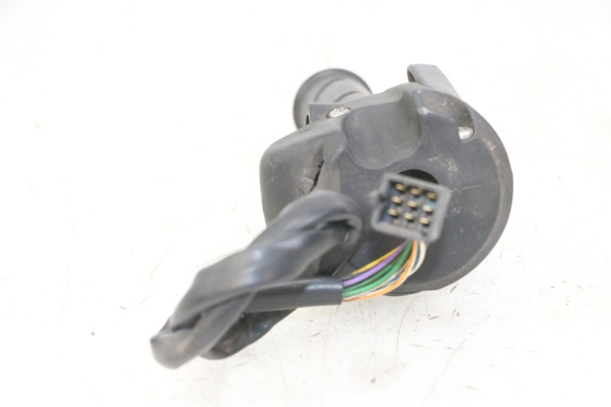 photo de PRZEŁĄCZNIK PRAWY PEUGEOT SATELIS 125 (2013 - 2018) - Inny kąt widzenia