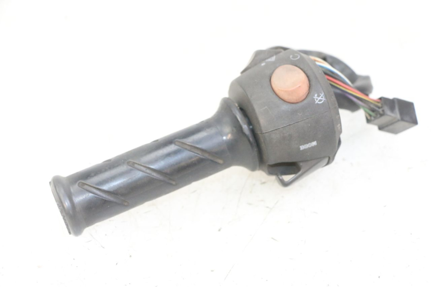 photo de PRZEŁĄCZNIK PRAWY PEUGEOT SATELIS 125 (2013 - 2018) - Punkty mocowania