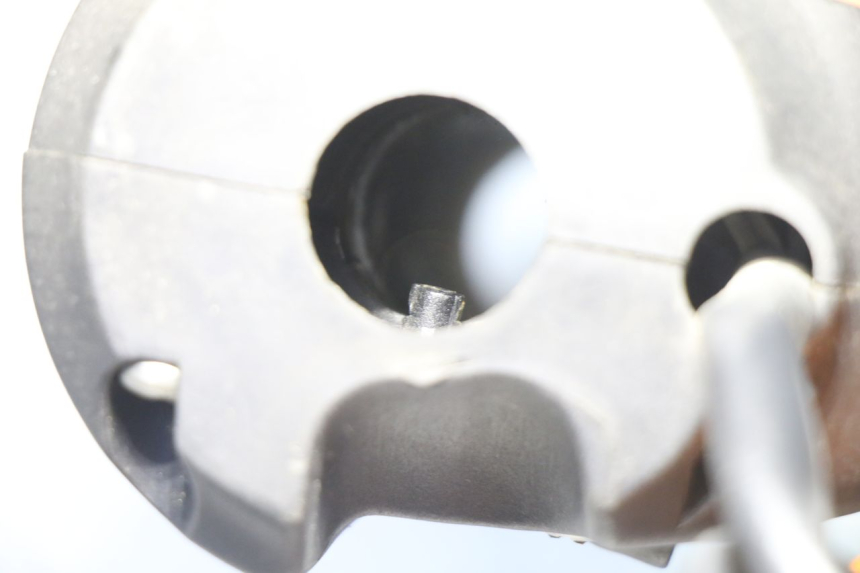 photo de PRZEŁĄCZNIK PRAWY PEUGEOT SATELIS 250 (2006 - 2012) - Zbliżenie techniczne