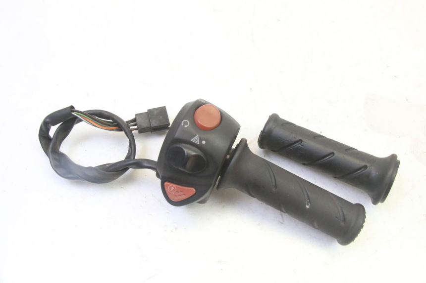 photo de PRZEŁĄCZNIK PRAWY PEUGEOT SATELIS 125 (2013 - 2018) - Widok główny