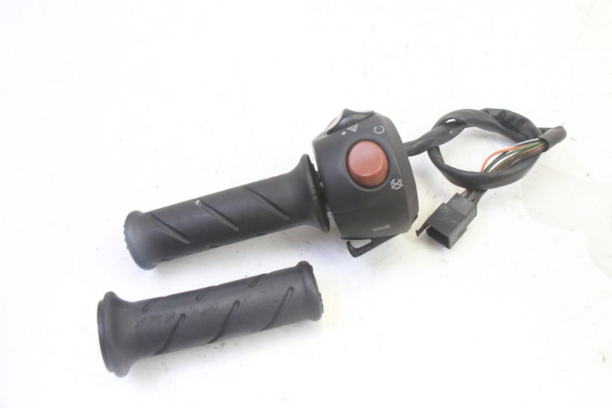 photo de PRZEŁĄCZNIK PRAWY PEUGEOT SATELIS 125 (2013 - 2018) - Inny kąt widzenia