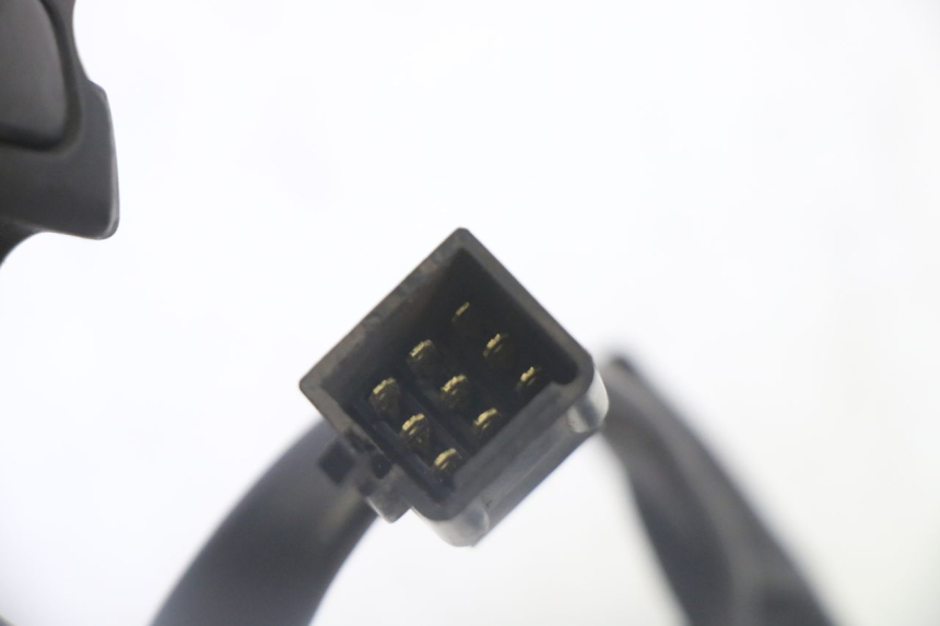 photo de PRZEŁĄCZNIK PRAWY PEUGEOT SATELIS 125 (2013 - 2018) - Punkty mocowania