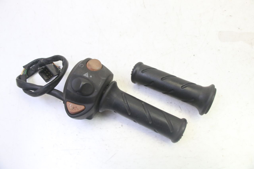 photo de PRZEŁĄCZNIK PRAWY PEUGEOT SATELIS 125 (2013 - 2018) - Widok główny