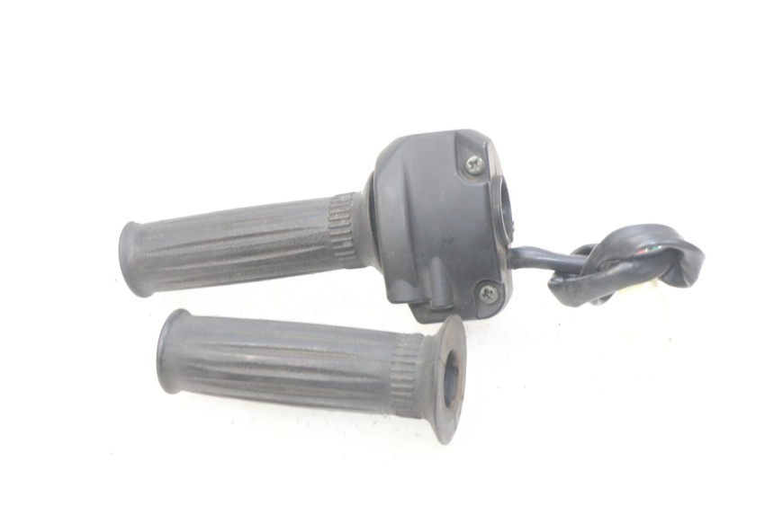 photo de PRZEŁĄCZNIK PRAWY JM MOTORS SC 4T 50 (2012 - 2017) - Zbliżenie techniczne