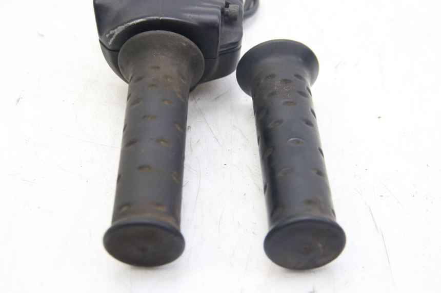 photo de PRZEŁĄCZNIK PRAWY APRILIA SCARABEO 4T 50 (2009 - 2017) - Zbliżenie techniczne