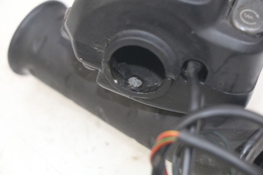 photo de PRZEŁĄCZNIK PRAWY APRILIA SCARABEO 100 (2003 - 2012) - Zoom stanu zużycia