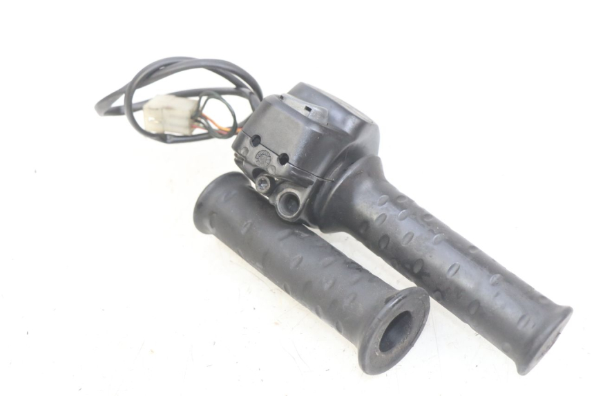 photo de PRZEŁĄCZNIK PRAWY APRILIA SCARABEO 100 (2003 - 2012) - Inny kąt widzenia