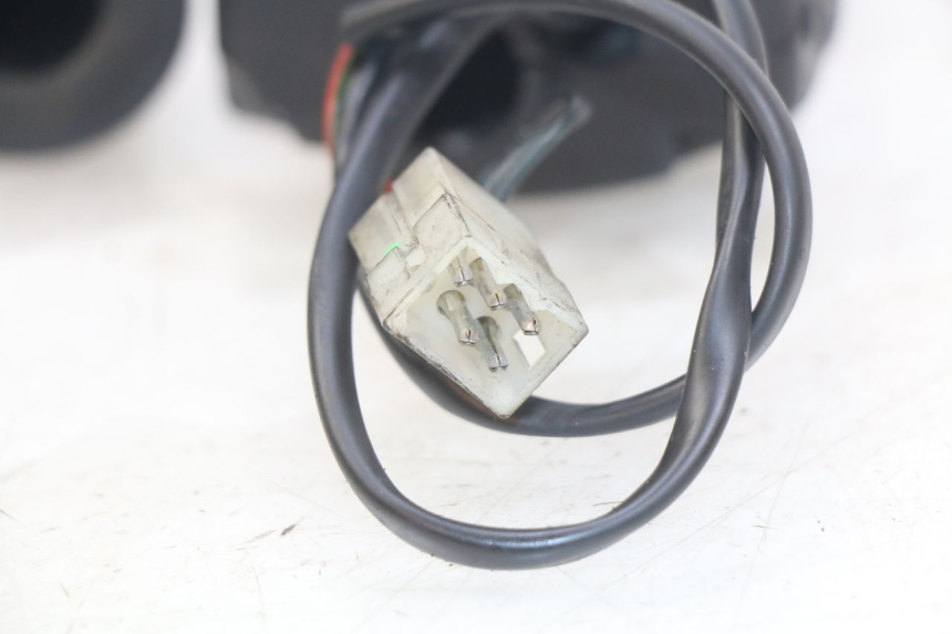 photo de PRZEŁĄCZNIK PRAWY APRILIA SCARABEO 100 (2003 - 2012) - Zbliżenie techniczne