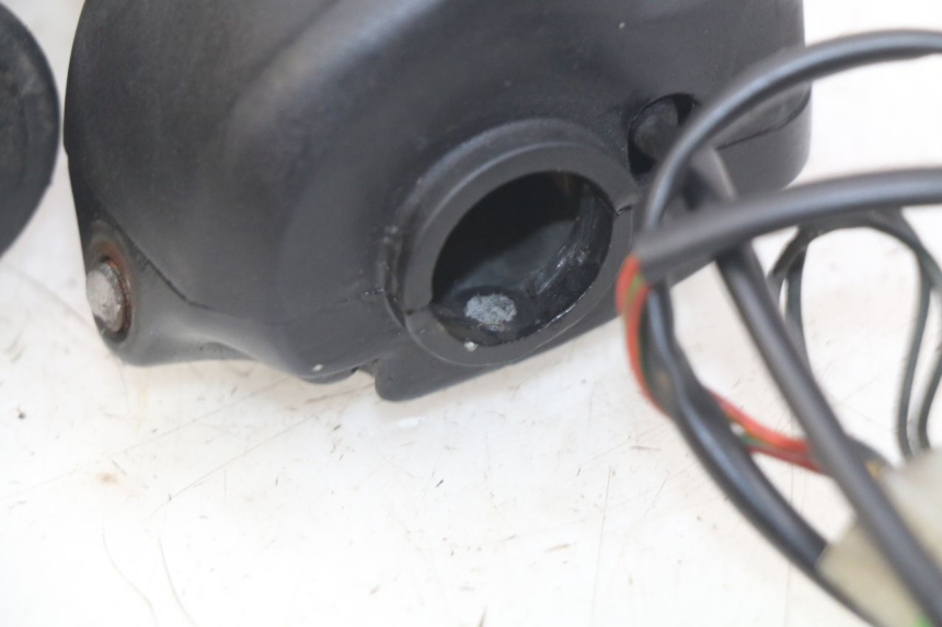 photo de PRZEŁĄCZNIK PRAWY APRILIA SCARABEO 100 (2003 - 2012) - Widok ogólny