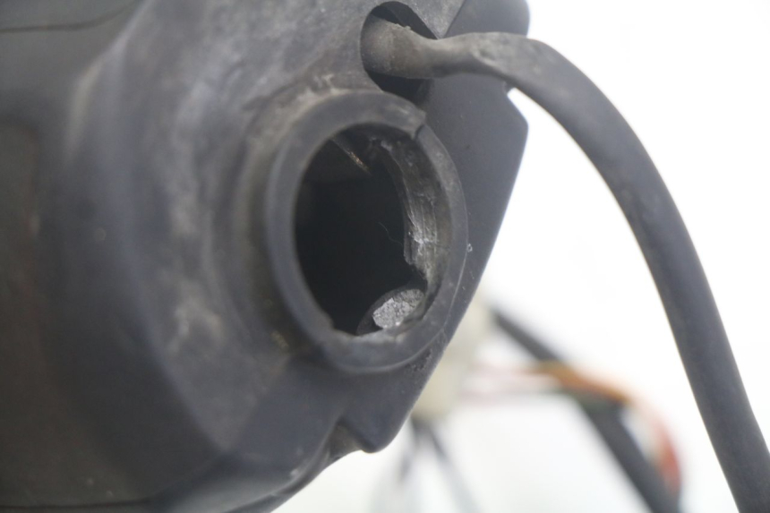 photo de PRZEŁĄCZNIK PRAWY APRILIA SCARABEO 100 (2003 - 2012) - Inny kąt widzenia