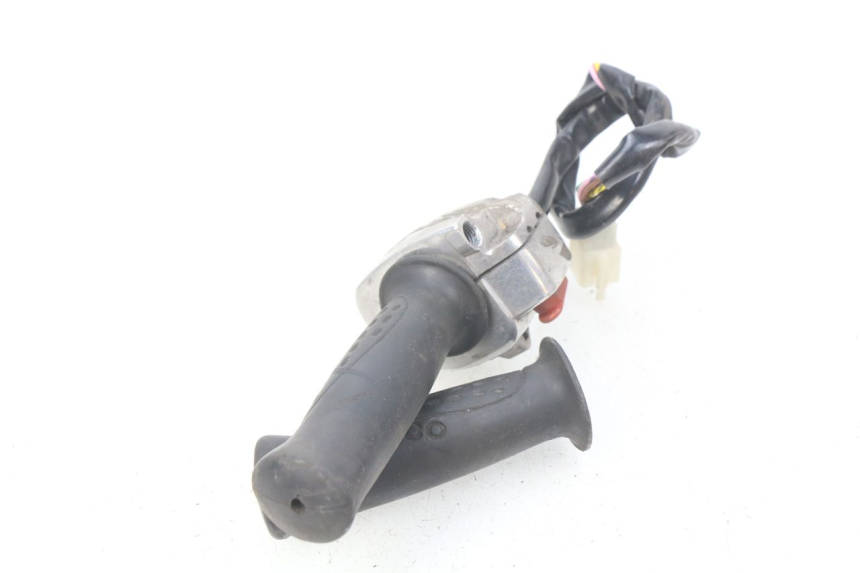 photo de PRZEŁĄCZNIK PRAWY KYMCO SENTO 50 (2008 - 2013) - Zoom stanu zużycia