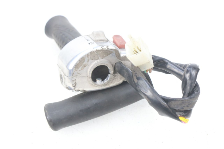 photo de PRZEŁĄCZNIK PRAWY KYMCO SENTO 50 (2008 - 2013) - Inny kąt widzenia