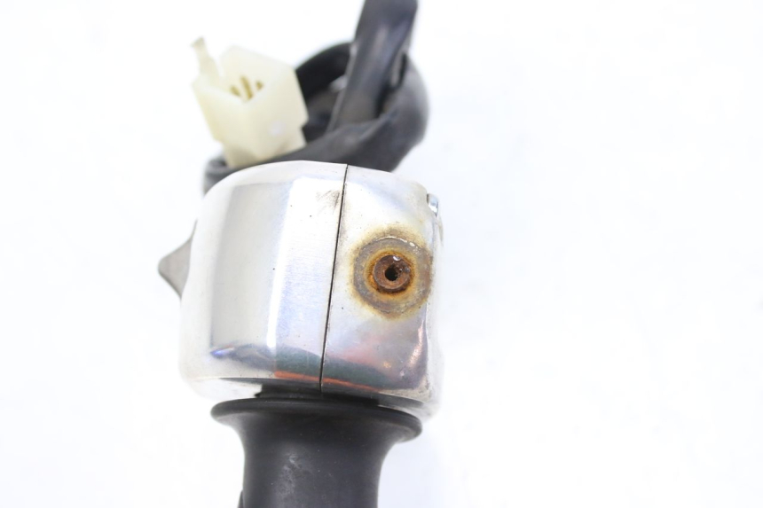 photo de PRZEŁĄCZNIK PRAWY KYMCO SENTO 100 (2008 - 2013) - Zbliżenie techniczne