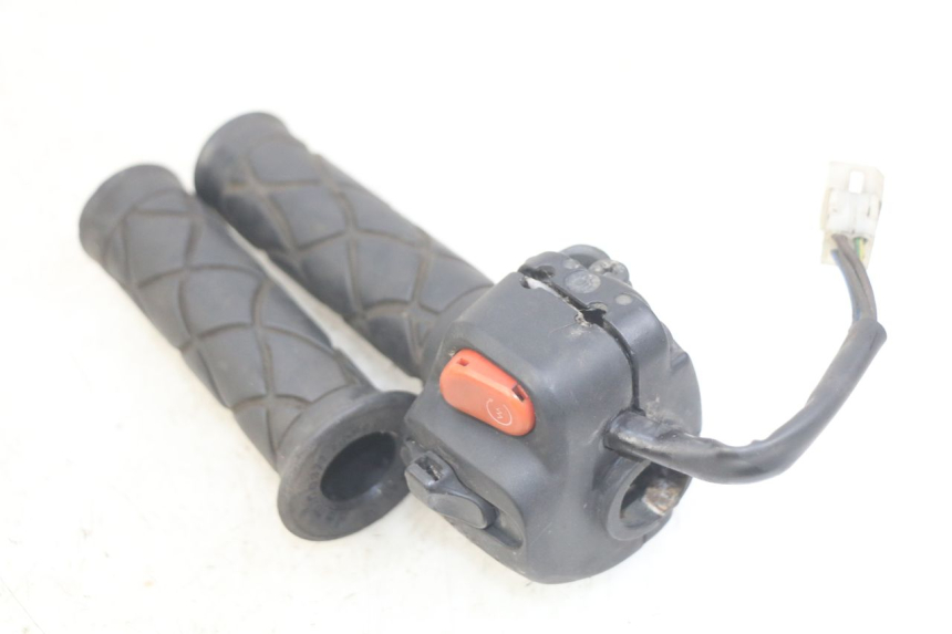 photo de PRZEŁĄCZNIK PRAWY MBK SKYLINER 125 (1998 - 2001) - Zoom stanu zużycia