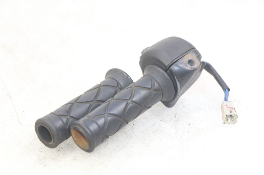 photo de PRZEŁĄCZNIK PRAWY MBK SKYLINER 125 (1998 - 2001) - Zbliżenie techniczne