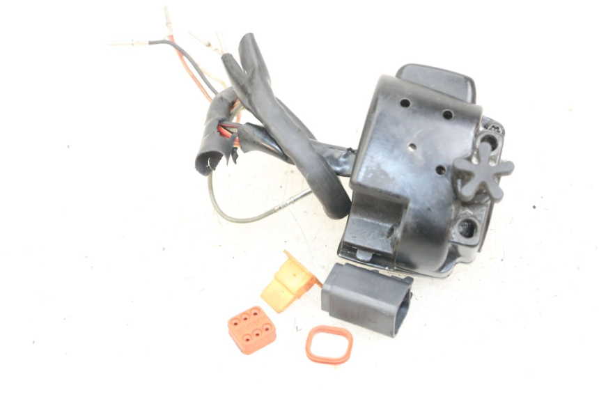 photo de PRZEŁĄCZNIK PRAWY HARLEY DAVIDSON SPORTSTER XL CUSTOM 1200 (2003 - 2004) - Szczegół części