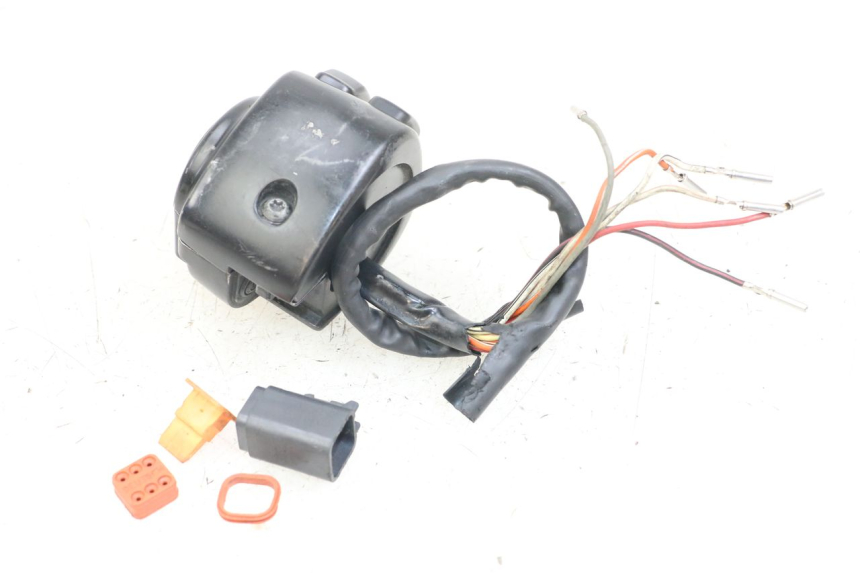 photo de PRZEŁĄCZNIK PRAWY HARLEY DAVIDSON SPORTSTER XL CUSTOM 1200 (2003 - 2004) - Zoom stanu zużycia