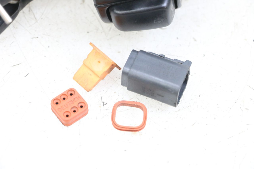 photo de PRZEŁĄCZNIK PRAWY HARLEY DAVIDSON SPORTSTER XL CUSTOM 1200 (2003 - 2004) - Widok ogólny