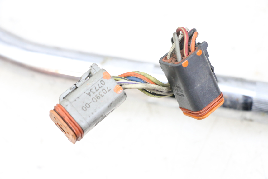 photo de PRZEŁĄCZNIK PRAWY HARLEY DAVIDSON SPORTSTER XL CUSTOM 1200 (2003 - 2004) - Oznaczenia i referencje