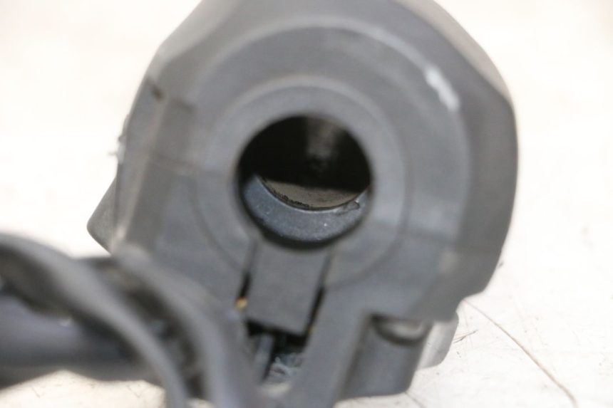 photo de PRZEŁĄCZNIK PRAWY APRILIA SR R 2T LC 50 (2018 - 2021) - Inny kąt widzenia