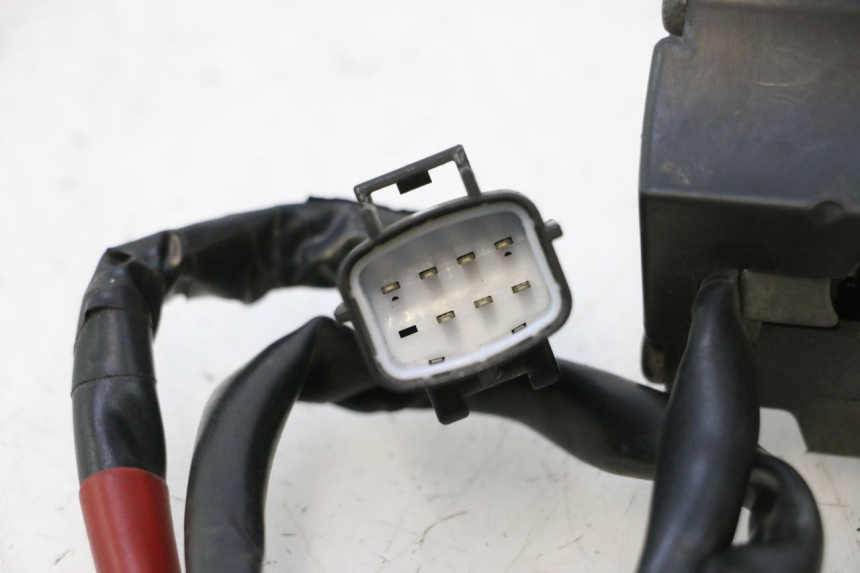 photo de PRAWA PRZEŁĄCZNIK DUCATI SS IE DS CARENEE 1000 (2002 - 2006) - Zoom stanu zużycia