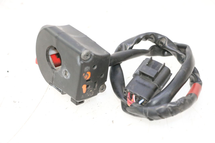 photo de PRAWA PRZEŁĄCZNIK DUCATI SS IE DS CARENEE 1000 (2002 - 2006) - Inny kąt widzenia