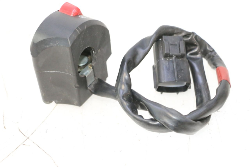 photo de PRAWA PRZEŁĄCZNIK DUCATI SS IE DS CARENEE 1000 (2002 - 2006) - Zbliżenie techniczne