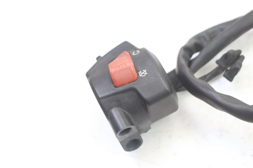 photo de PRZEŁĄCZNIK PRAWY HONDA ST PAN EUROPEAN 1300 (2002 - 2013) - Inny kąt widzenia