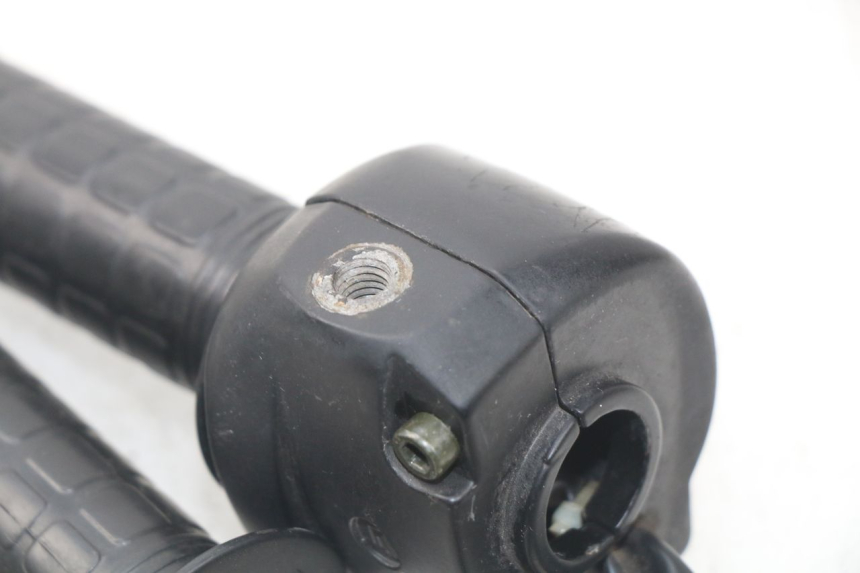 photo de PRZEŁĄCZNIK PRAWY FYM STRADA 50 (2007 - 2014) - Inny kąt widzenia