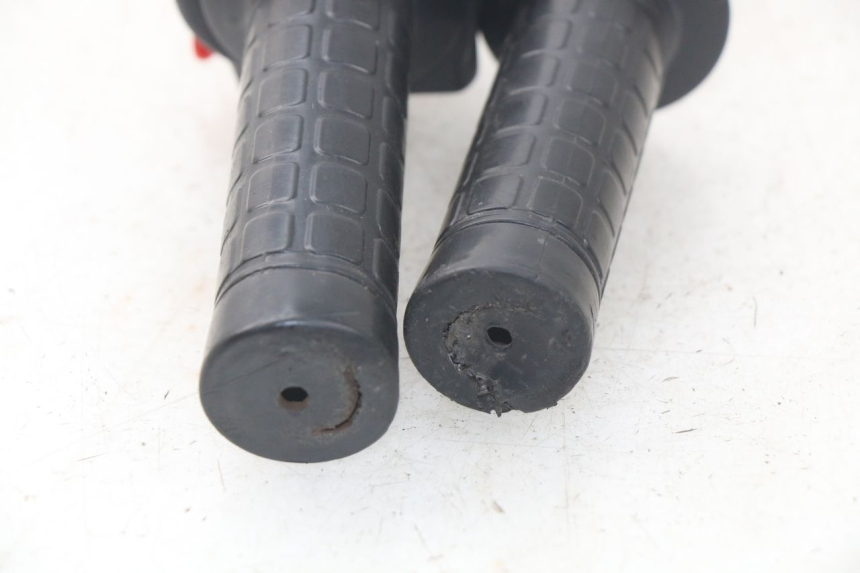 photo de PRZEŁĄCZNIK PRAWY FYM STRADA 50 (2007 - 2014) - Punkty mocowania