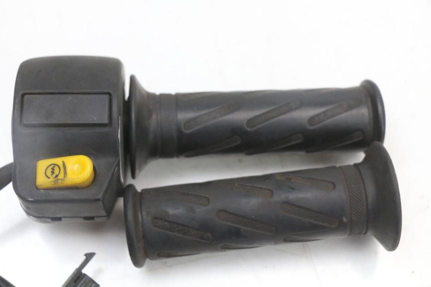 photo de PRZEŁĄCZNIK PRAWY PEUGEOT STREETZONE 2T 50 (2014 - 2019) - Szczegół części