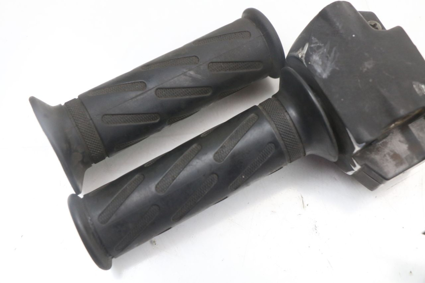 photo de PRZEŁĄCZNIK PRAWY PEUGEOT STREETZONE 2T 50 (2014 - 2019) - Punkty mocowania