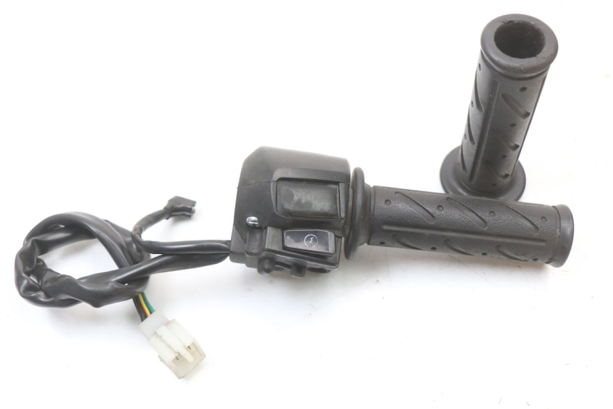 photo de PRZEŁĄCZNIK PRAWY KYMCO SUPER 8 4T 50 (2021 - 2024) - Szczegół części