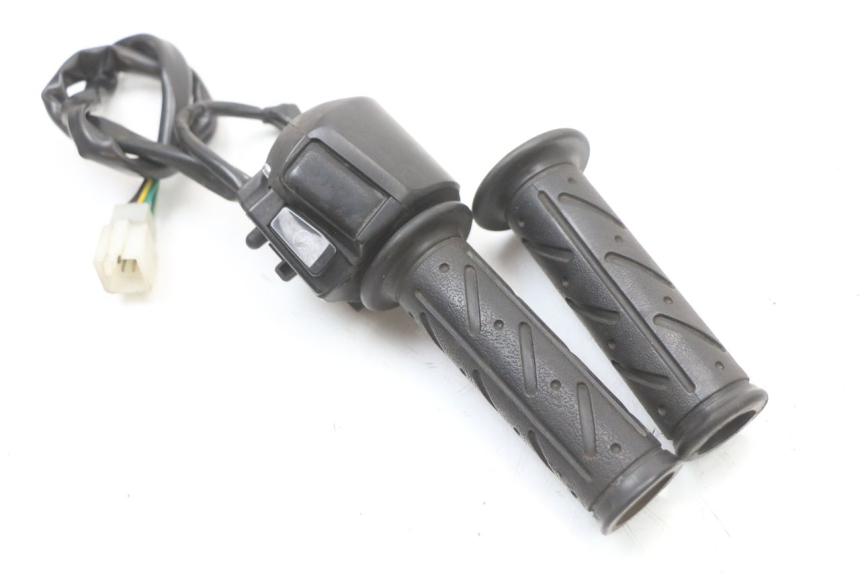 photo de PRZEŁĄCZNIK PRAWY KYMCO SUPER 8 4T 50 (2021 - 2024) - Zbliżenie techniczne